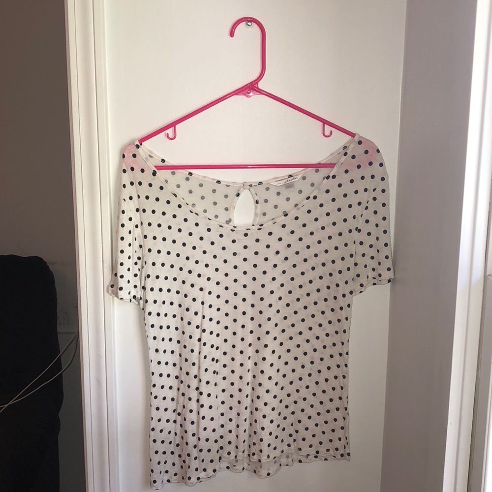 White with black polka dot tee